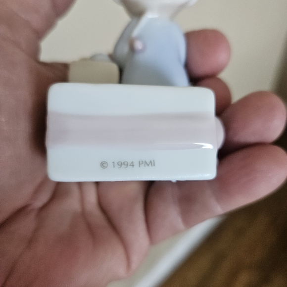 Enesco Precious Moments Boy On Present musical ornament 1994 like new - Picture 5 of 5